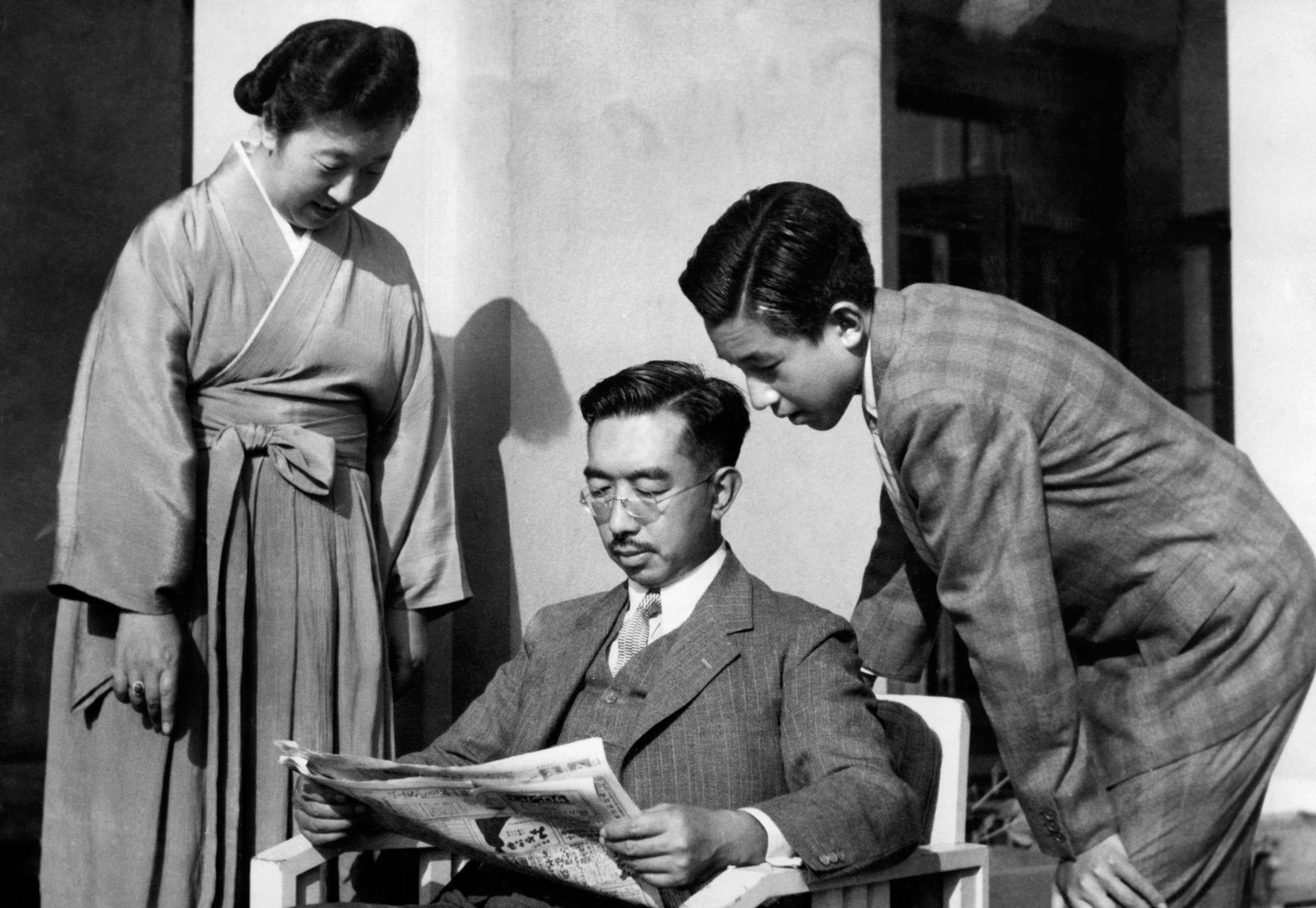 Emperor Hirohito and Empress Nagako meet with President Richard M. Nixon